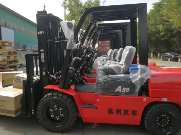 叉車轉(zhuǎn)向沉重？叫你這些方法排除！